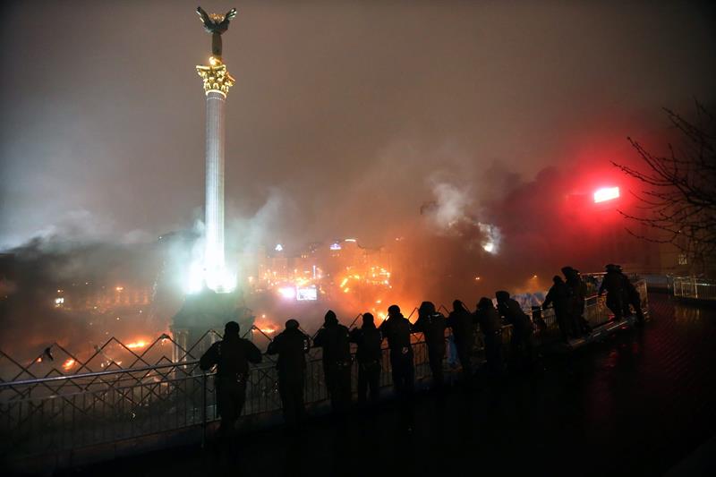 Noche de calma tensa en Kiev tras el anuncio de tregua Noche de calma tensa en Kiev tras el anuncio de tregua
