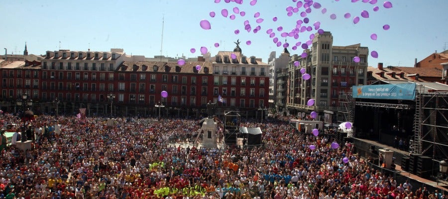 Plaza Mayor de Valladolid durante el pregón inaugural de las fiestas de Nuestra Señora de San Lorenzo Plaza Mayor de Valladolid durante el pregón inaugural de las fiestas de Nuestra Señora de San Lorenzo