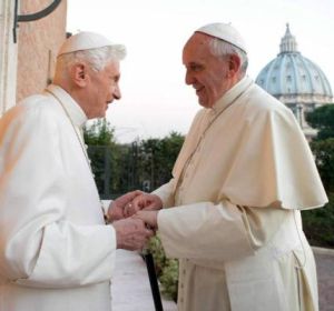 Encuentro entre el Papa Emérito Benedicto XVI y el Papa Francisco Encuentro entre el Papa Emérito Benedicto XVI y el Papa Francisco
