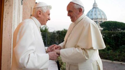 Encuentro entre el Papa Em&eacute;rito Benedicto XVI y el Papa Francisco 