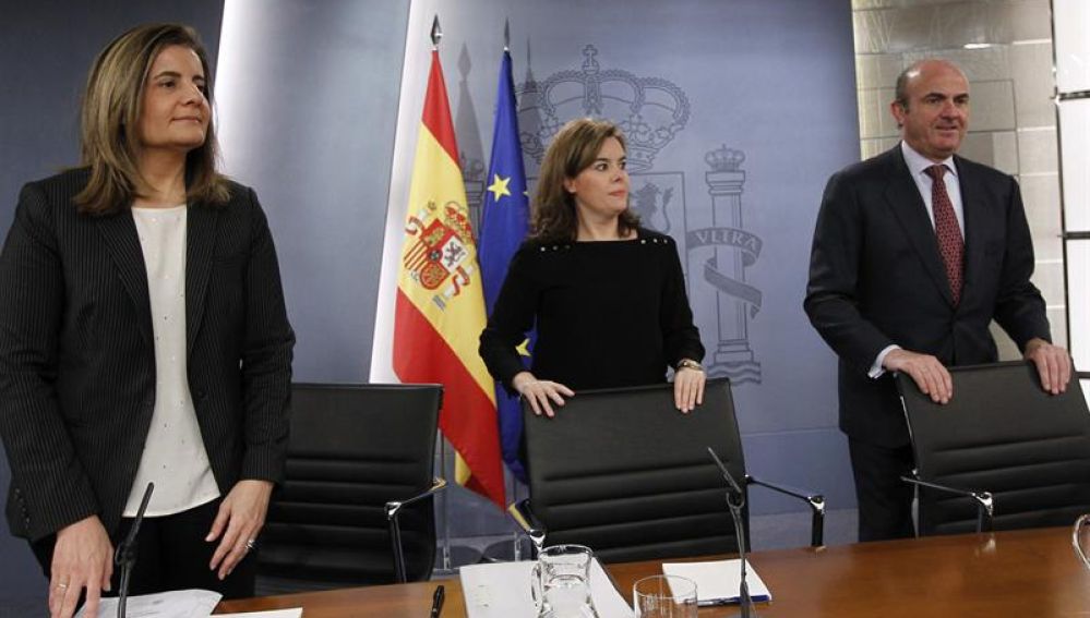 Fátima Báñez, Soraya Sánez de Santamaría y Luis de Guindos