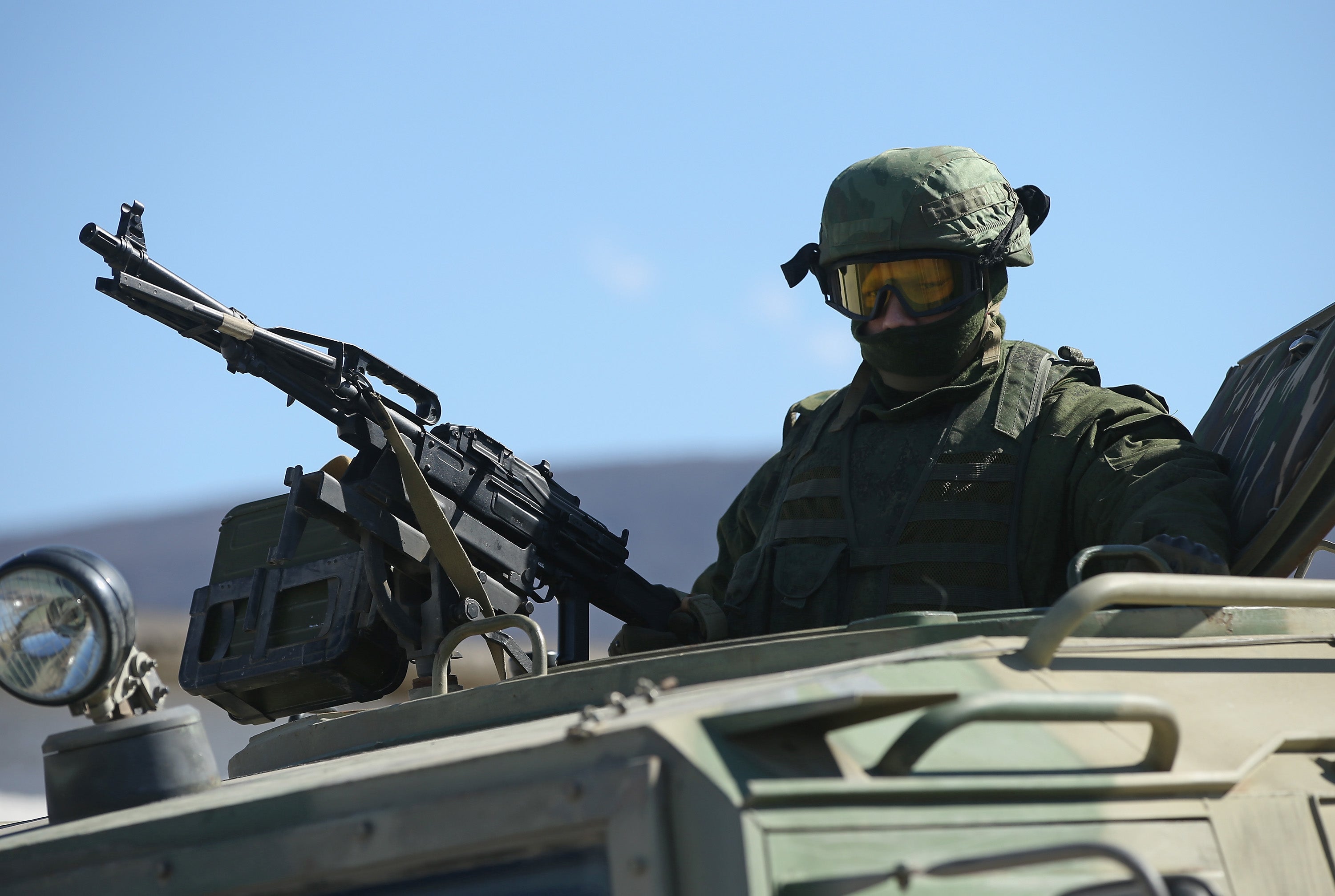 Rusia amenaza con atacar Crimea si no hay desarme antes de la madrugada Rusia amenaza con atacar Crimea si no hay desarme antes de la madrugada