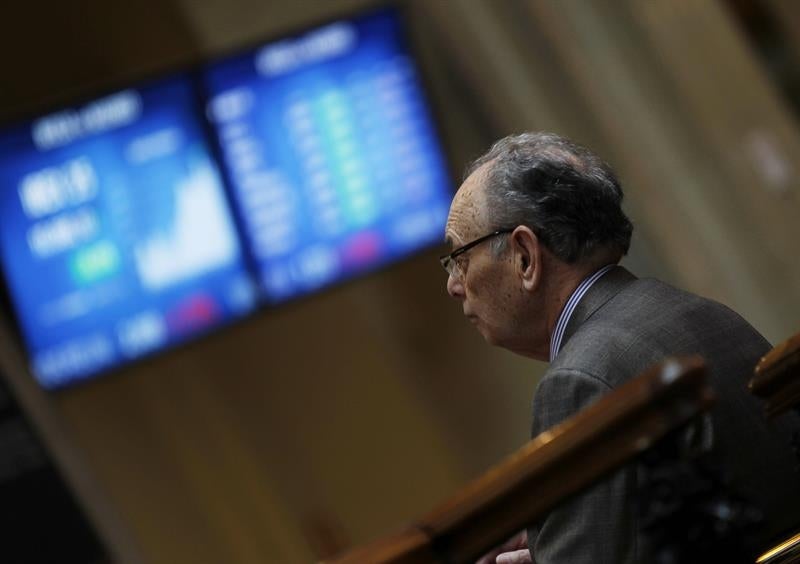 El IBEX 35 pierde un 0,70 % y pone en peligro los 10.900 puntos El IBEX 35 pierde un 0,70 % y pone en peligro los 10.900 puntos