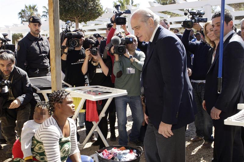 Fernández Díaz visita Melilla, un mes después de la tragedia en Ceuta Fernández Díaz visita Melilla, un mes después de la tragedia en Ceuta