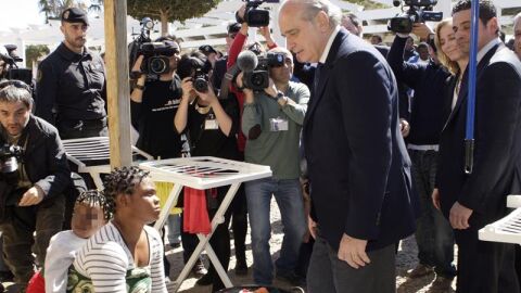 Fern&aacute;ndez D&iacute;az visita Melilla, un mes despu&eacute;s de la tragedia en Ceuta