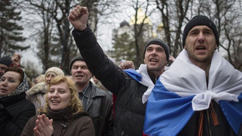 Los t&aacute;rtaros denuncian que son se&ntilde;alados con esv&aacute;sticas y perseguidos en Crimea