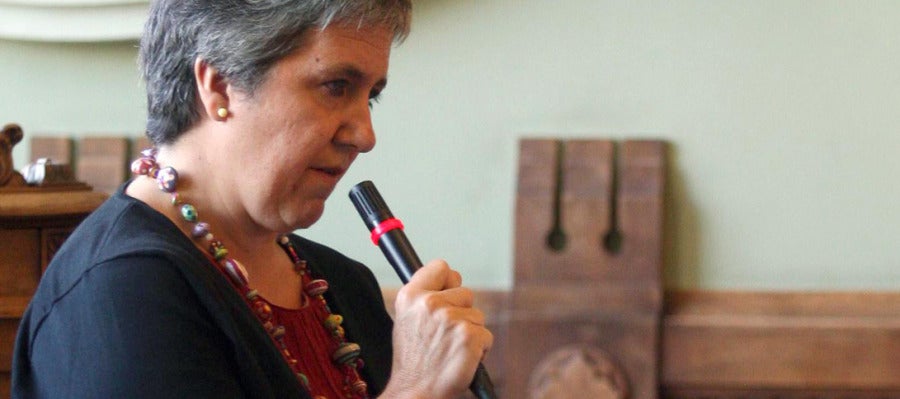 La presidenta de la Federación de Asociaciones Vecinales, María José Larena, interviene en el pleno extraordinario La presidenta de la Federación de Asociaciones Vecinales, María José Larena, interviene en el pleno extraordinario