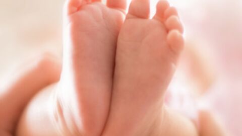 En la imagen, los pies de un reci&eacute;n nacido (Archivo)