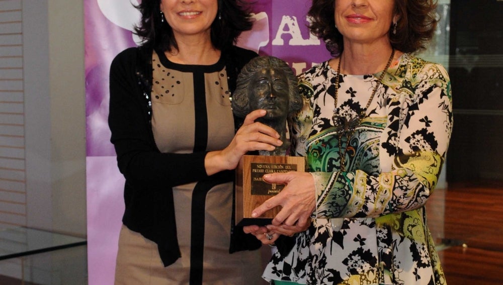 Ana Botella entrega el premio a Isabel Gemio