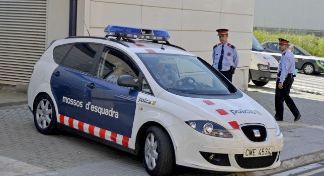 Los Mossos retiran las fotos de Puigdemont de sus comisarías por una directriz interna Los Mossos retiran las fotos de Puigdemont de sus comisarías por una directriz interna