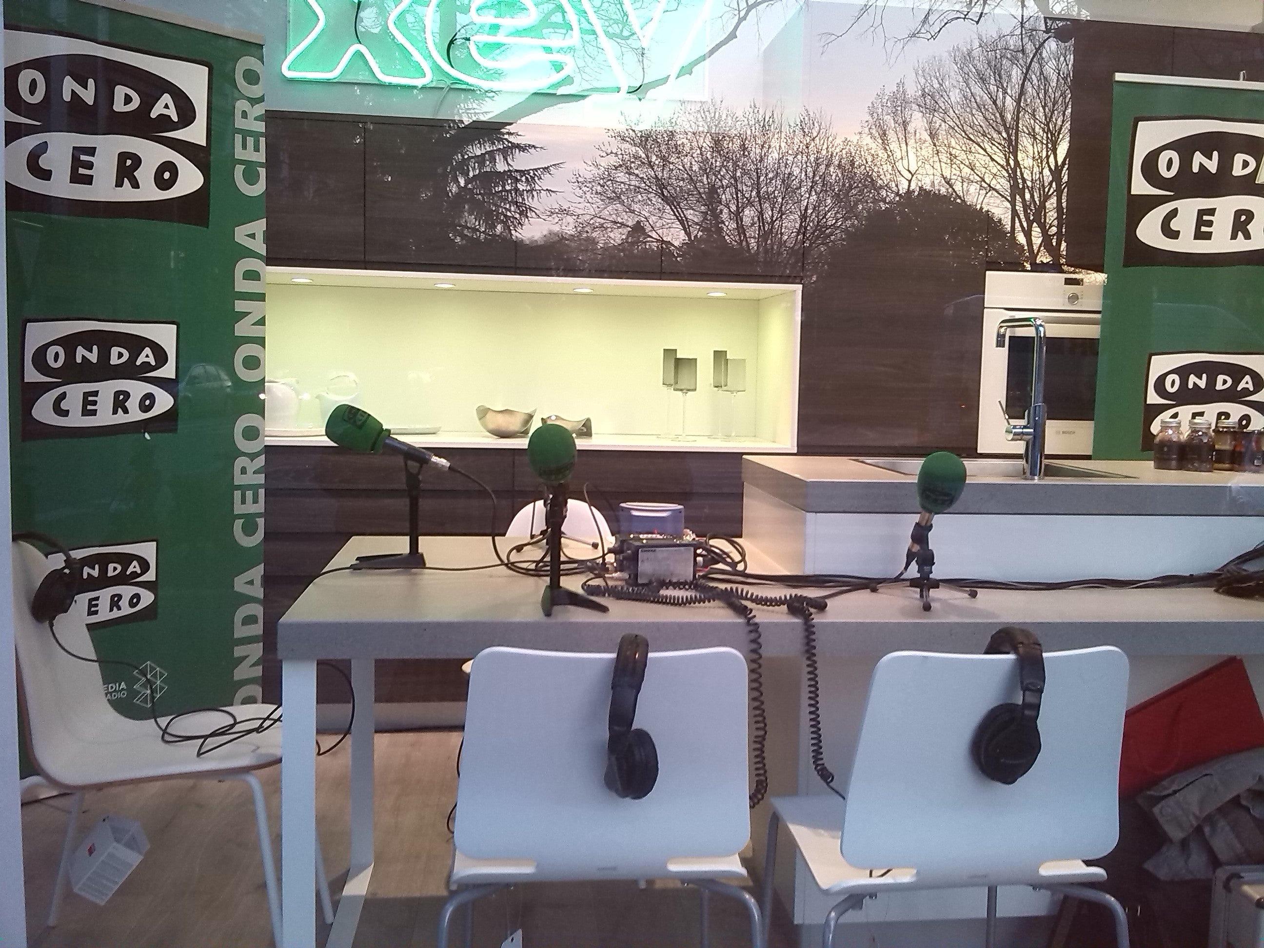 Aquí en la Onda. Navarra. Hoy realizamos "Sopas con Onda" desde las instalaciones de Xey Cocinas. Aquí en la Onda. Navarra. Hoy realizamos "Sopas con Onda" desde las instalaciones de Xey Cocinas.
