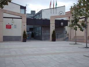 Seis meses de prisión para exalcaldesa de Serranillos por comprarse dos bolsos con el dinero del Ayuntamiento Seis meses de prisión para exalcaldesa de Serranillos por comprarse dos bolsos con el dinero del Ayuntamiento