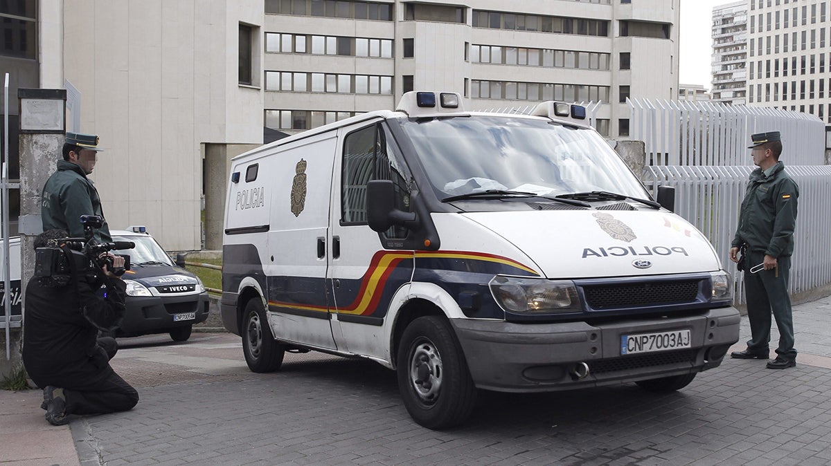 Los crujidos son los ciudadanos, que siguen desayunando latrocinio e impunidad Los crujidos son los ciudadanos, que siguen desayunando latrocinio e impunidad