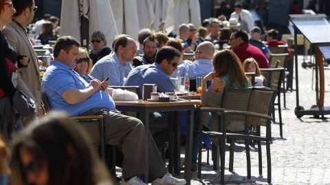 Imagen de archivo de una terraza en Madrid