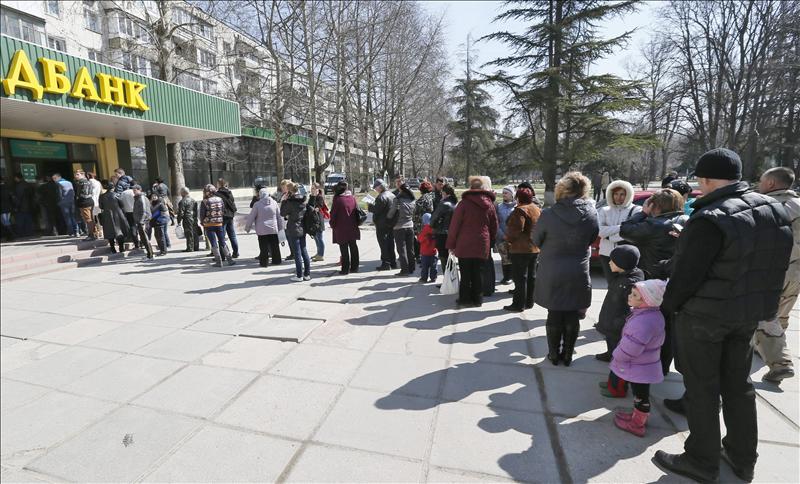 El Parlamento de Crimea pide oficialmente la anexión a Rusia El Parlamento de Crimea pide oficialmente la anexión a Rusia