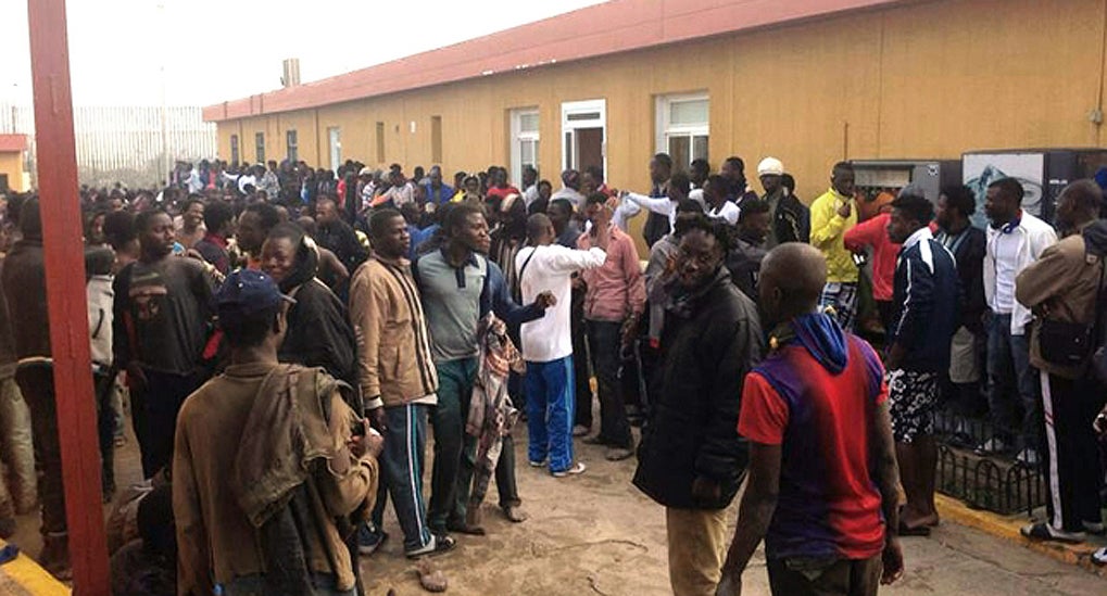 Unos 500 inmigrantes entran en Melilla en el asalto más numeroso de su historia Unos 500 inmigrantes entran en Melilla en el asalto más numeroso de su historia