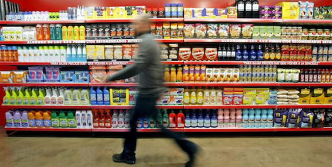 El surrealista robo en un supermercado de Guadalajara: sustraen dos jamones y un televisor a la vista de todos El surrealista robo en un supermercado de Guadalajara: sustraen dos jamones y un televisor a la vista de todos