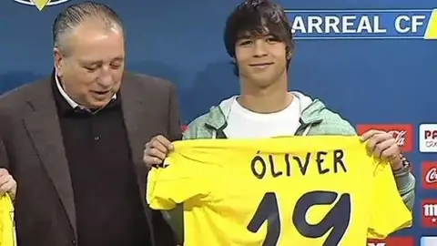 Óliver Torres en su presentación con el Villarreal Óliver Torres en su presentación con el Villarreal