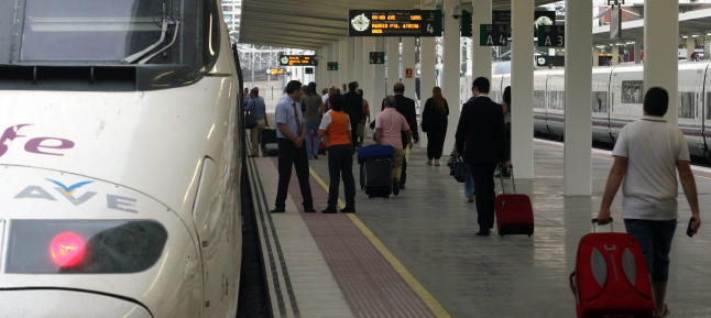 El AVE y los aeropuertos españoles ganan viajeros en julio y agosto El AVE y los aeropuertos españoles ganan viajeros en julio y agosto