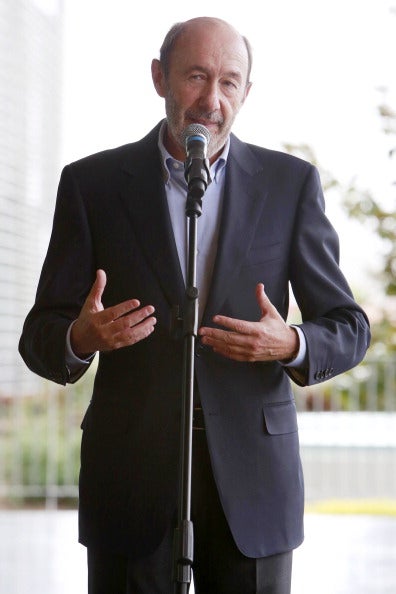 Alfredo Pérez Rubalcaba halaga el compromiso de Suárez con la libertad y la democracia Alfredo Pérez Rubalcaba halaga el compromiso de Suárez con la libertad y la democracia