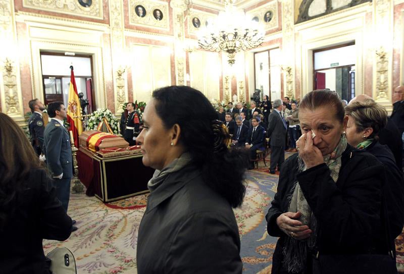 Miles de ciudadanos despiden a Adolfo Suárez Miles de ciudadanos despiden a Adolfo Suárez