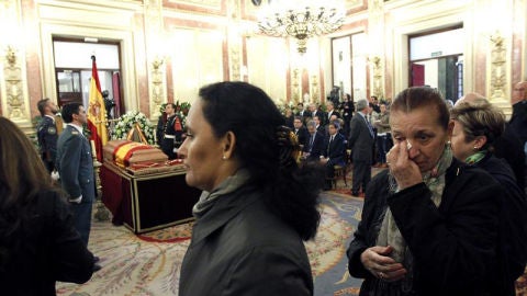 La multitud despide a Adolfo Su&aacute;rez en el Congreso.