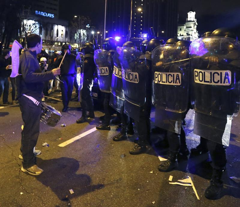 Los fósforos: El trabajo de los policías Los fósforos: El trabajo de los policías