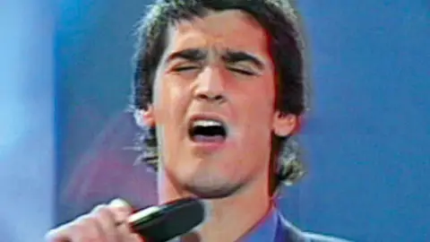 Jesulín cantando 'Toda' Jesulín cantando 'Toda'