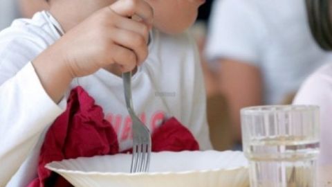 Un menor en un comedor social