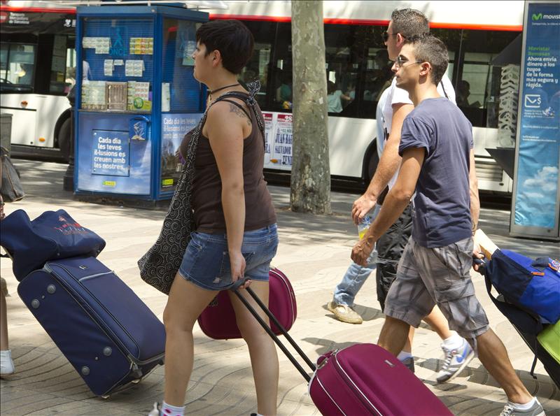 Los turistas extranjeros dejan en España casi 22.500 millones de euros en lo que va de año Los turistas extranjeros dejan en España casi 22.500 millones de euros en lo que va de año
