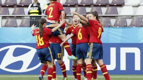 Las jugadoras de Espa&ntilde;a celebran un gol durante el torneo