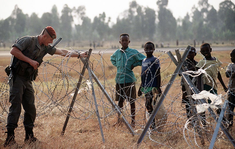 La inspiradora historia de Mireille Twayigira, la médico que huyó del genocidio de Ruanda La inspiradora historia de Mireille Twayigira, la médico que huyó del genocidio de Ruanda