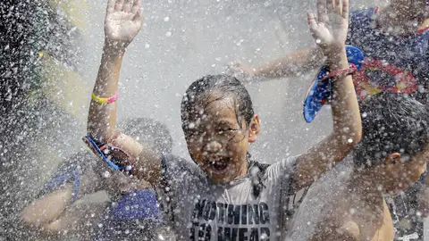 La felicidad de los niños, capaz de empañar lo malo (06-04-2014) La felicidad de los niños, capaz de empañar lo malo (06-04-2014)
