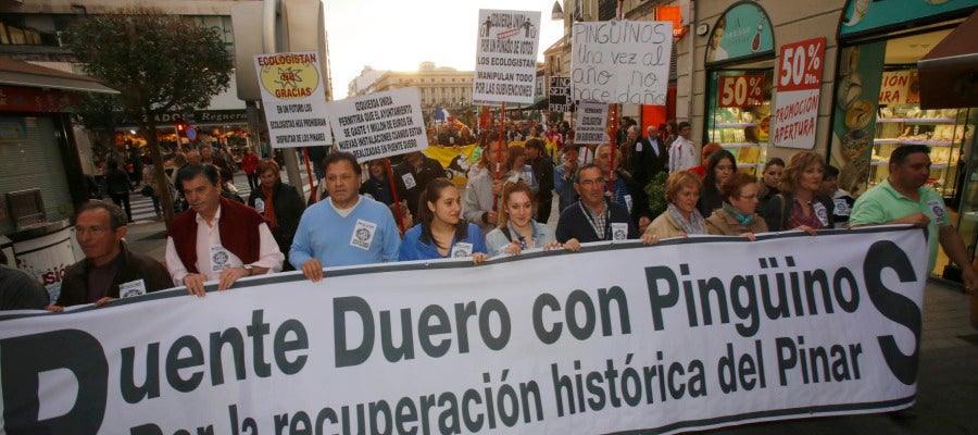 Manifestación a favor de la continuidad de Pingüinos en el Pinar de Puente Duero Manifestación a favor de la continuidad de Pingüinos en el Pinar de Puente Duero