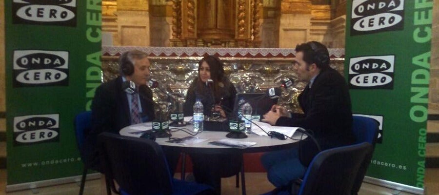 El alcalde de la localidad, Artemio Domínguez entrevistado por Clara Saavedra y Luis Amo El alcalde de la localidad, Artemio Domínguez entrevistado por Clara Saavedra y Luis Amo