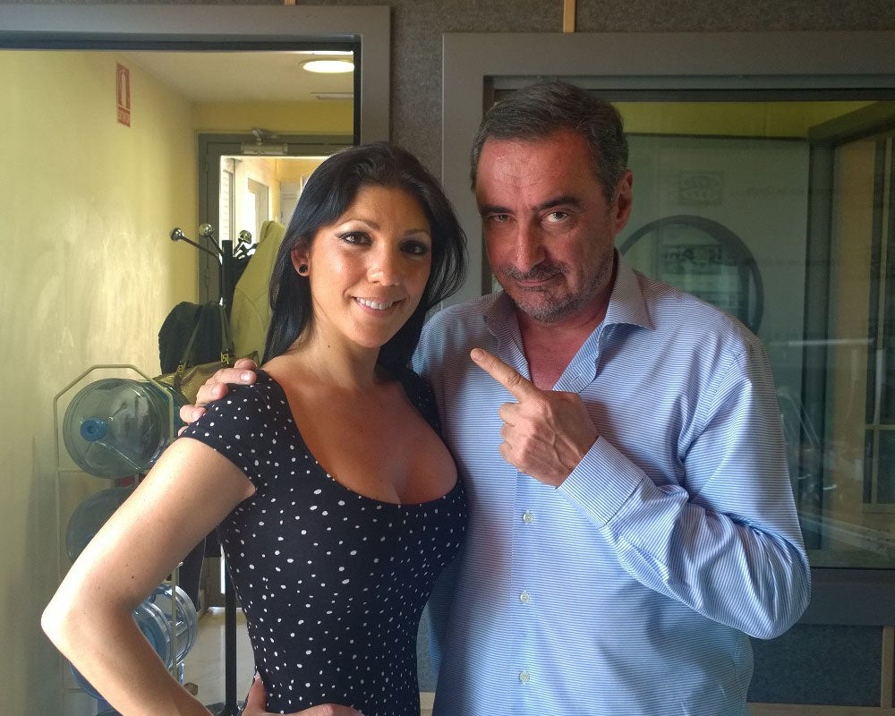 Joana Jiménez canta en directo al Cristo del Gran poder en Herrera en la onda Joana Jiménez canta en directo al Cristo del Gran poder en Herrera en la onda