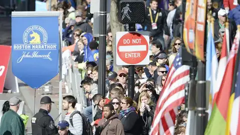 Una multitud acude a la 118 edición del maratón en Boston Una multitud acude a la 118 edición del maratón en Boston