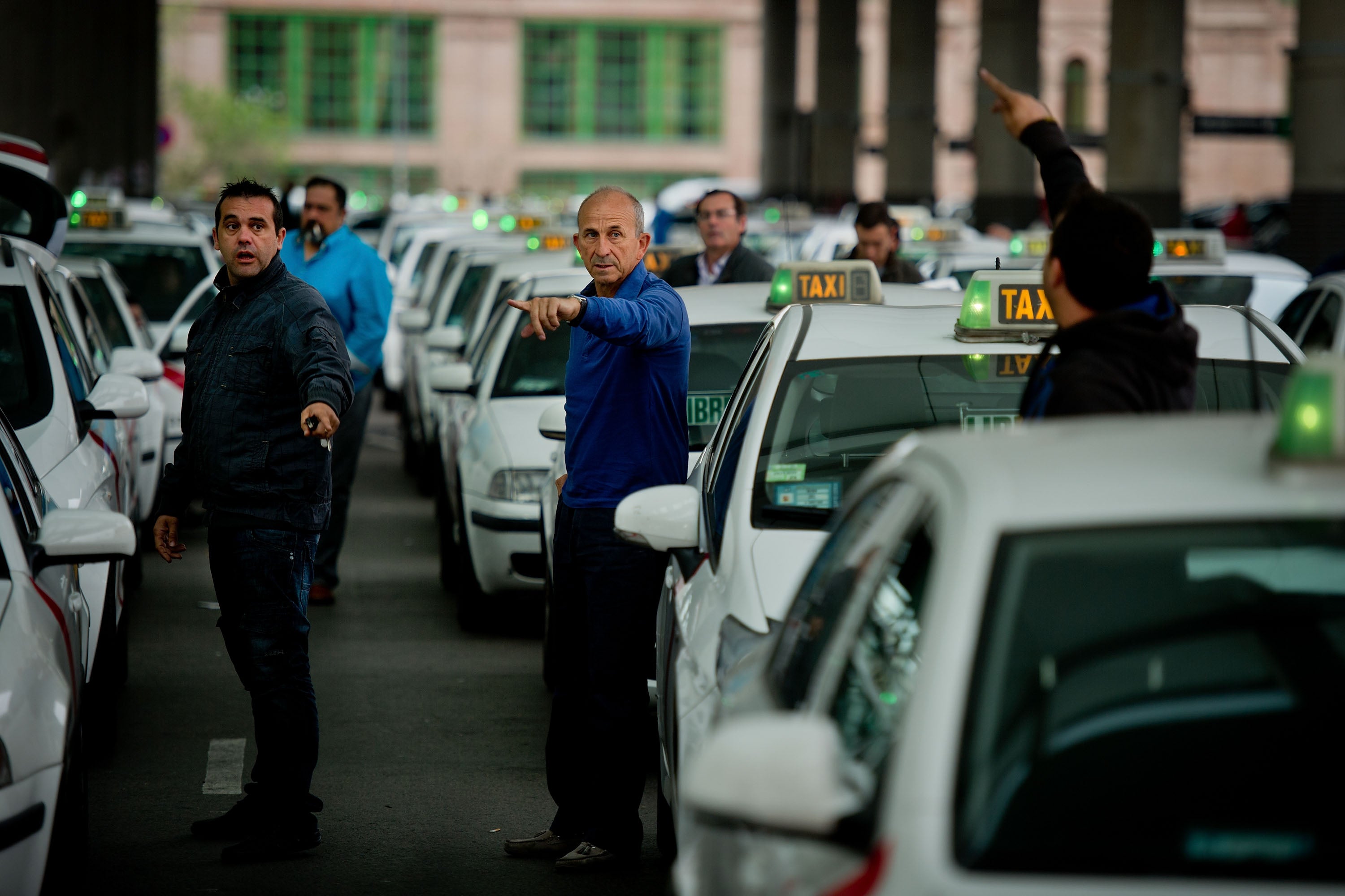 Los fósforos: ¿Perjudica a los taxistas las aplicaciones para compartir coche? Los fósforos: ¿Perjudica a los taxistas las aplicaciones para compartir coche?