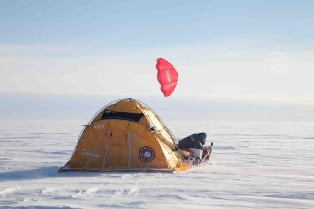 El trineo eólico español que coronó la cumbre de hielo de Groenladia El trineo eólico español que coronó la cumbre de hielo de Groenladia