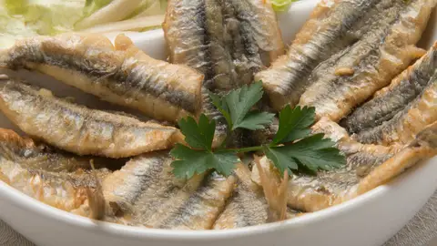 Boquerones al limón con ensalada verde Boquerones al limón con ensalada verde