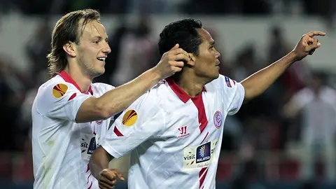Rakitic celebra el segundo tanto del Sevilla con su autor, Carlos Bacca Rakitic celebra el segundo tanto del Sevilla con su autor, Carlos Bacca