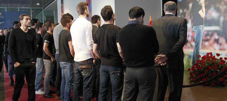 Jugadores y directiva rinden homenaje a Tito Jugadores y directiva rinden homenaje a Tito