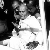 Juan Pablo II, tras ser disparado