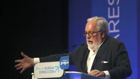 Arias Cañete en un acto de campaña Arias Cañete en un acto de campaña