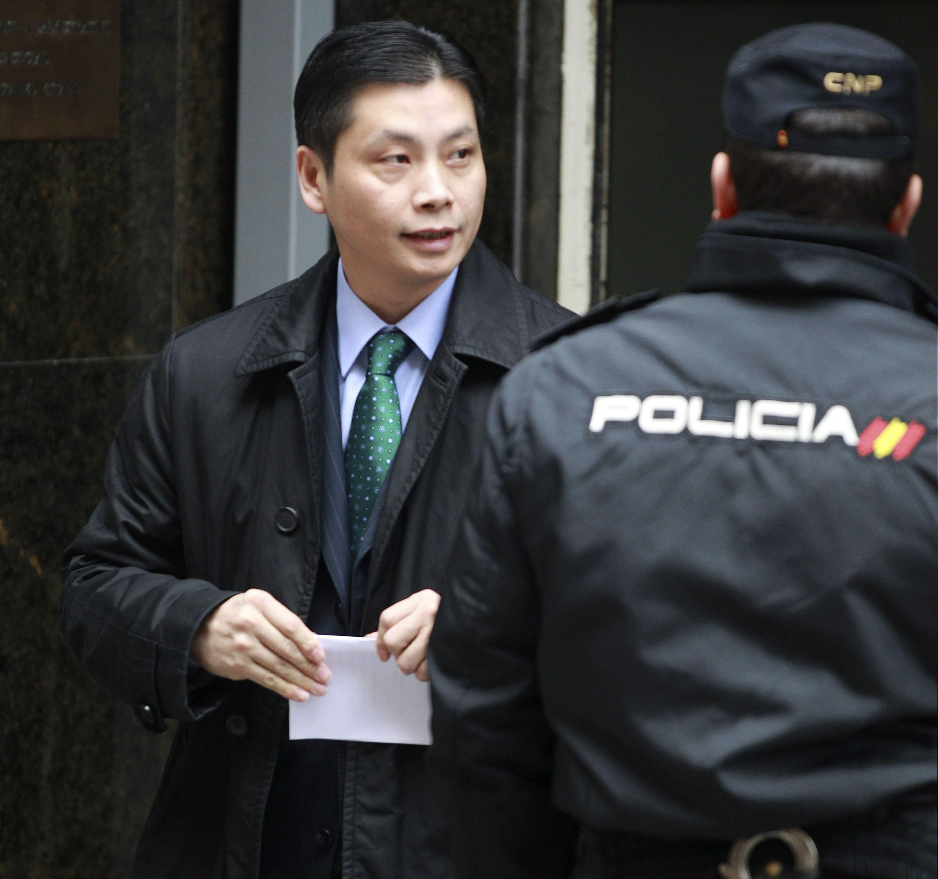 A juicio seis policías acusados de recibir regalos de la red china de blanqueo de Gao Ping A juicio seis policías acusados de recibir regalos de la red china de blanqueo de Gao Ping