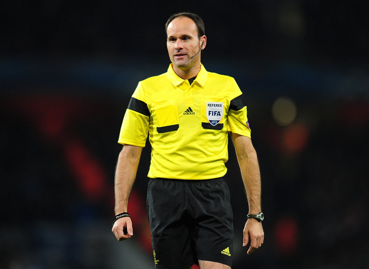 Mateu Lahoz: "Un árbitro puede tener equipo. Yo si los equipos valencianos ganan por supuesto que me alegro" Mateu Lahoz: "Un árbitro puede tener equipo. Yo si los equipos valencianos ganan por supuesto que me alegro"