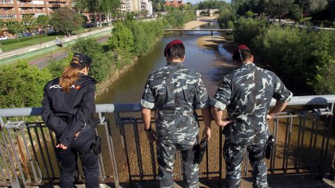 La polic&iacute;a busca el arma en el r&iacute;o