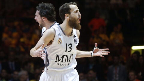 Sergio Rodr&iacute;guez, con Llull al fondo