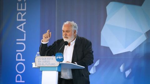 Miguel Arias Ca&ntilde;ete en un acto electoral