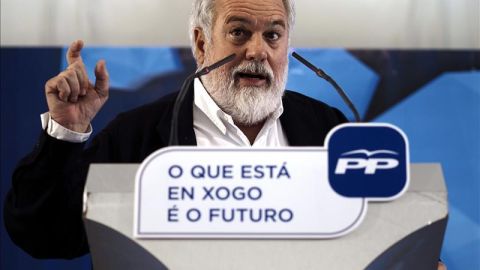 Ca&ntilde;ete en un mitin en Galicia